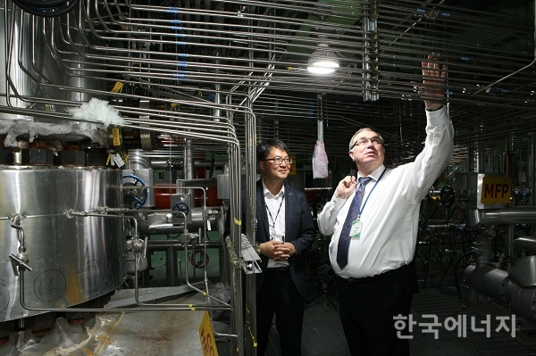 IAEA 미하일 추다코프 사무차장이 원자력연구원을 방문, 원자력안전연구시설을 시찰했다