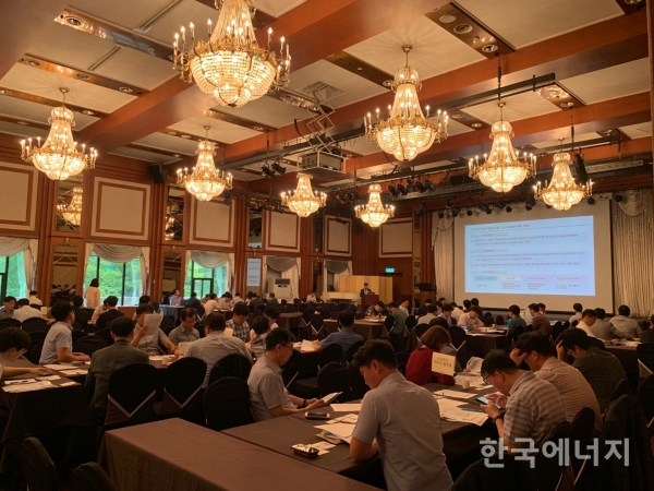 2020년도 한국에너지기술평가원 신규과제 기획 착수회의에 참석한 전문가들.
